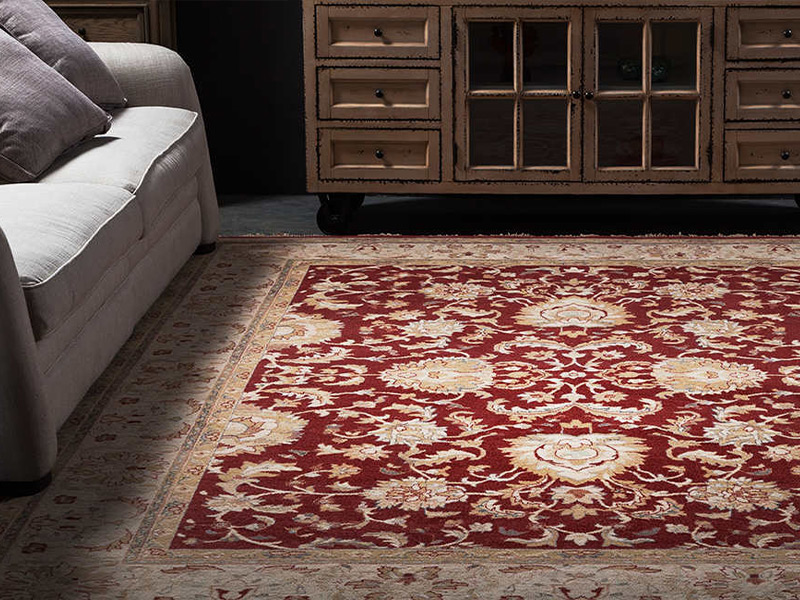 Красный ковер в интерьере